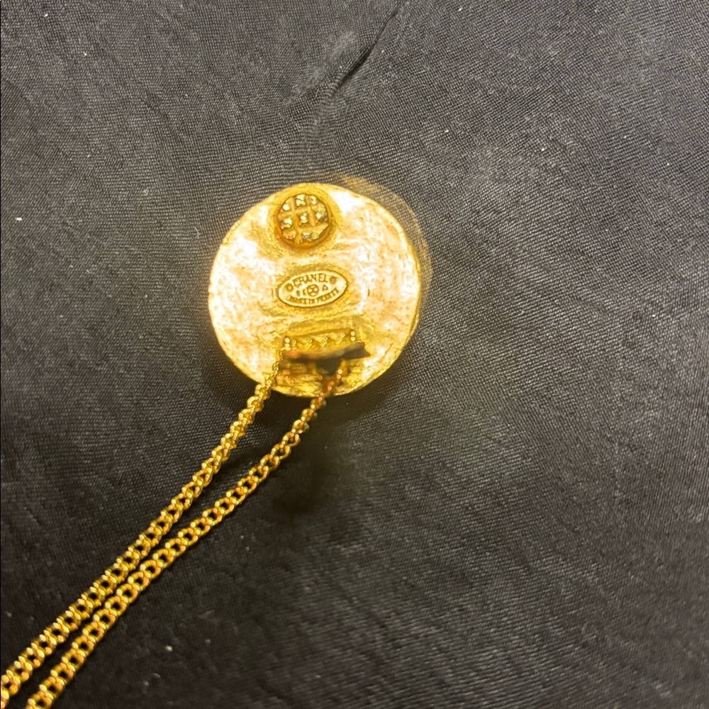 Chanel earring Elegant Gold Pendant Necklace - Picture 6 of 7